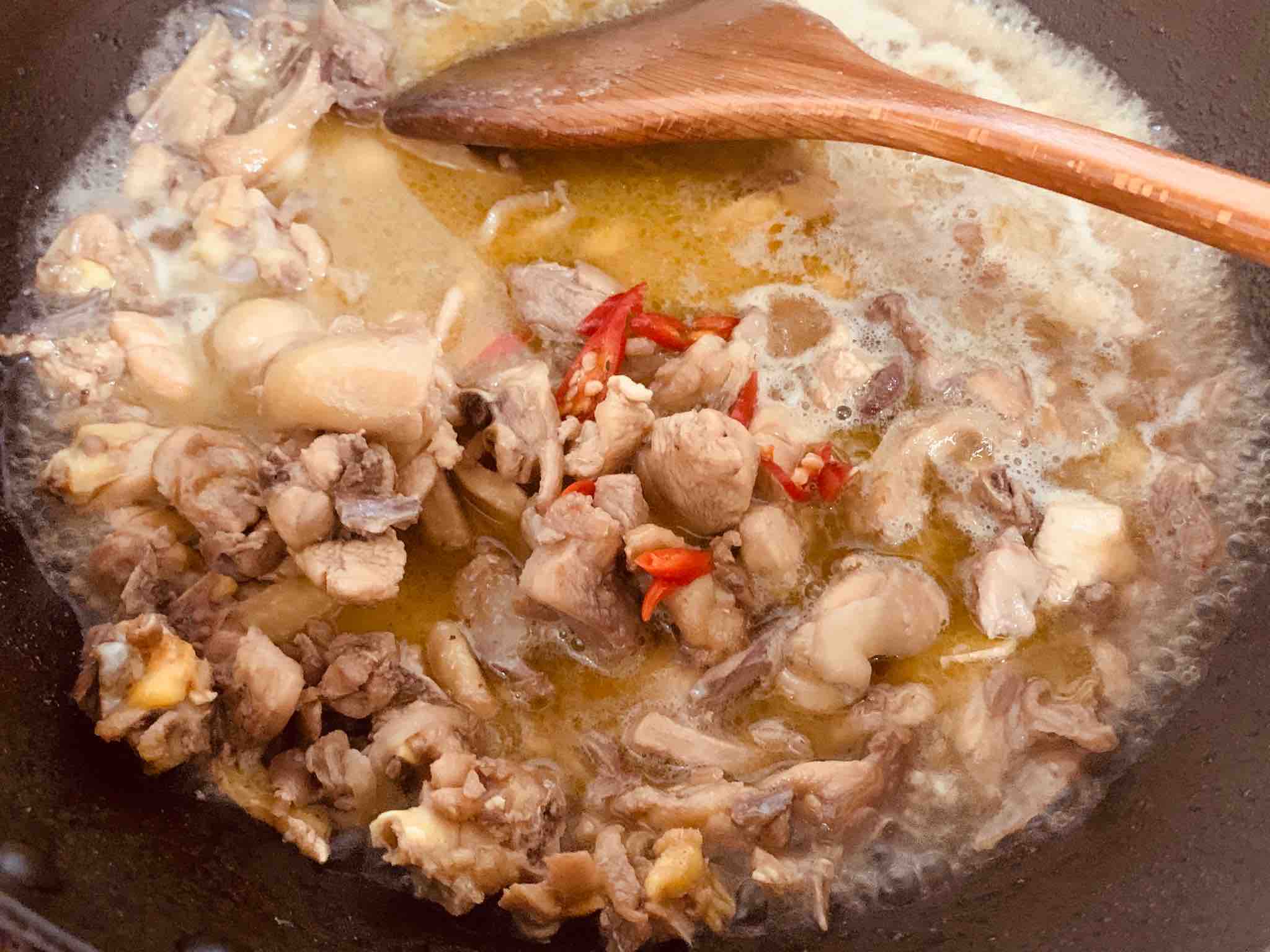 油燜雞的做法-家常味燜菜譜-易網健康養生網 油燜雞的做法-家常味燜菜譜