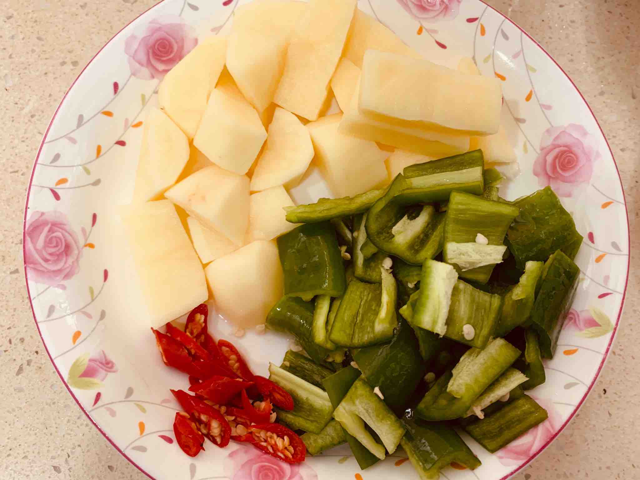 油燜雞的做法-家常味燜菜譜-易網健康養生網 油燜雞的做法-家常味燜菜譜