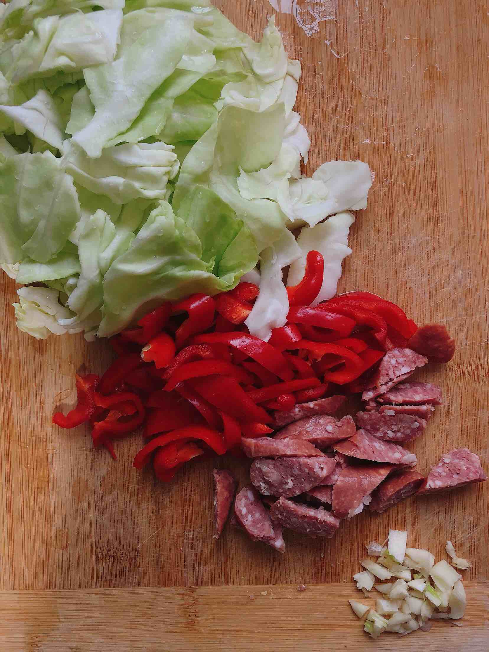 牛肉腸之燴三鮮的做法-家常味炒菜譜-易網(wǎng)<a href=http://www.jsjjzhkt.cn/ target=_blank class=infotextkey>健康養(yǎng)生</a>網(wǎng) 牛肉腸之燴三鮮的做法-家常味炒菜譜