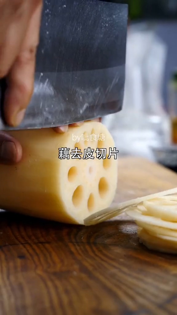 藕夾肉的做法-咸鮮味蒸菜譜-易網<a href=http://www.jsjjzhkt.cn/ target=_blank class=infotextkey>健康養生</a>網 藕夾肉的做法-咸鮮味蒸菜譜