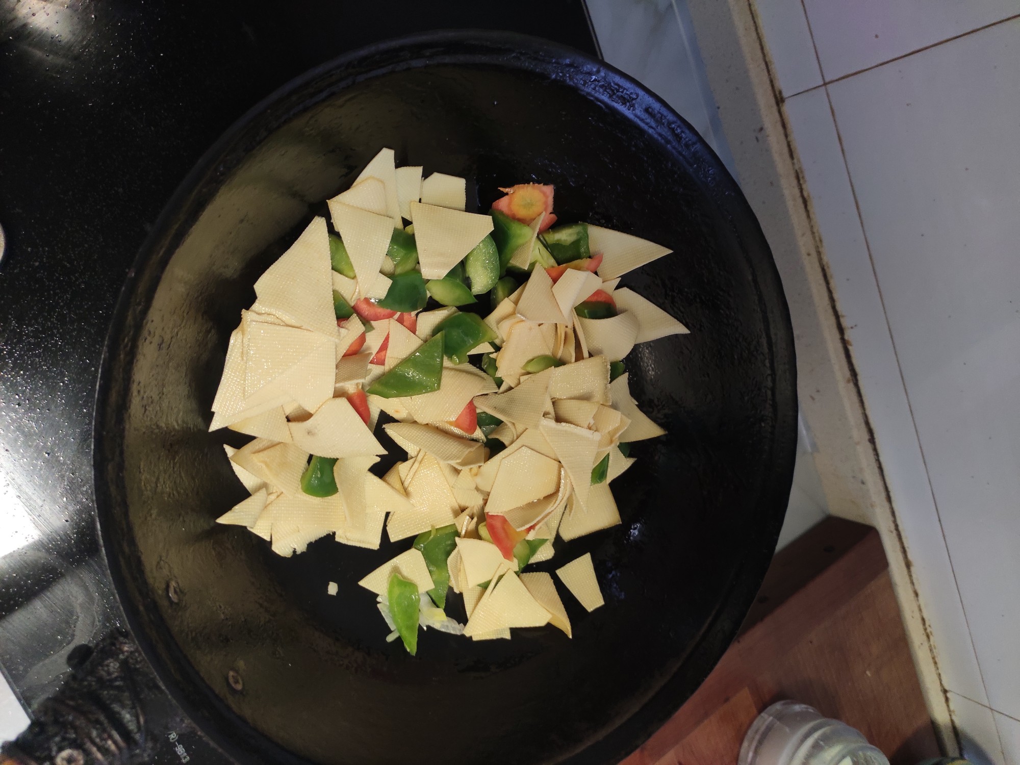 肉炒干豆腐的做法-咸鮮味炒菜譜-易網(wǎng)健康養(yǎng)生網(wǎng) 肉炒干豆腐的做法-咸鮮味炒菜譜