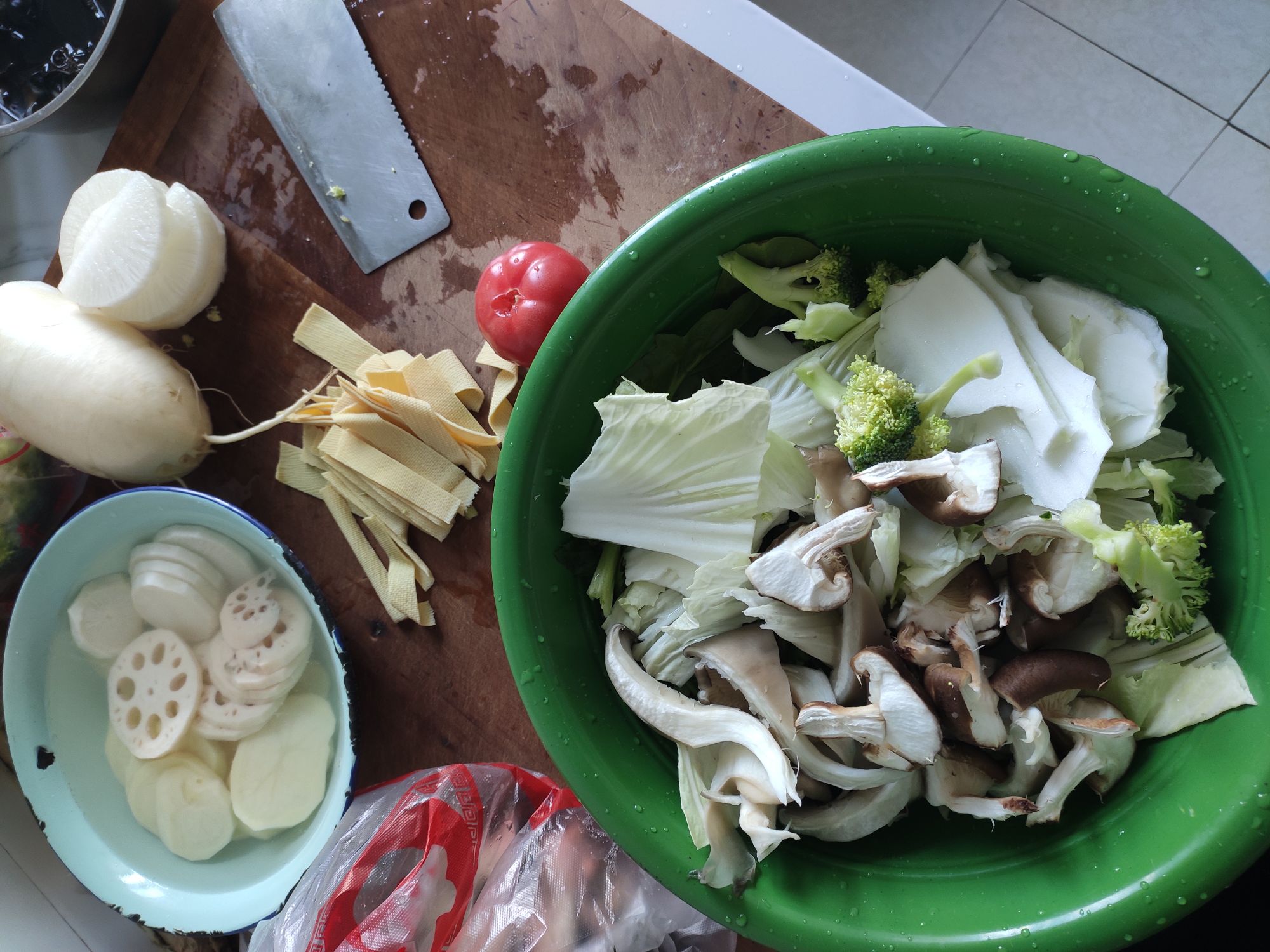 麻辣香鍋的做法-麻辣味煮菜譜-易網<a href=http://www.jsjjzhkt.cn/ target=_blank class=infotextkey>健康養生</a>網 麻辣香鍋的做法-麻辣味煮菜譜