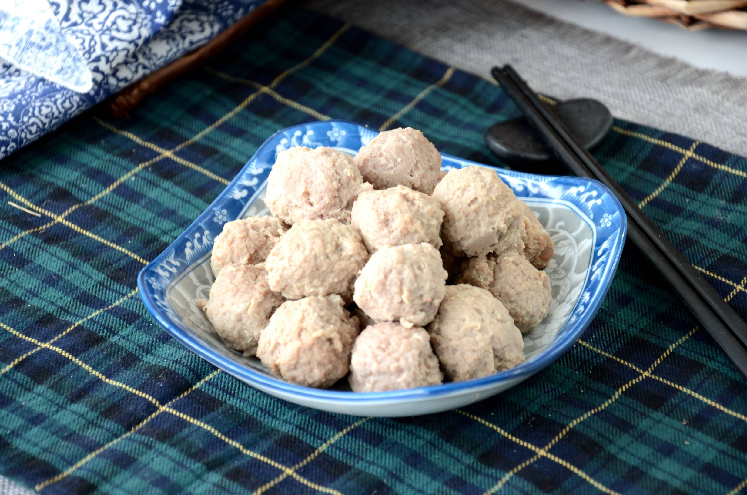 手工牛肉丸的做法-家常味煮菜譜-易網健康養生網 手工牛肉丸的做法-家常味煮菜譜
