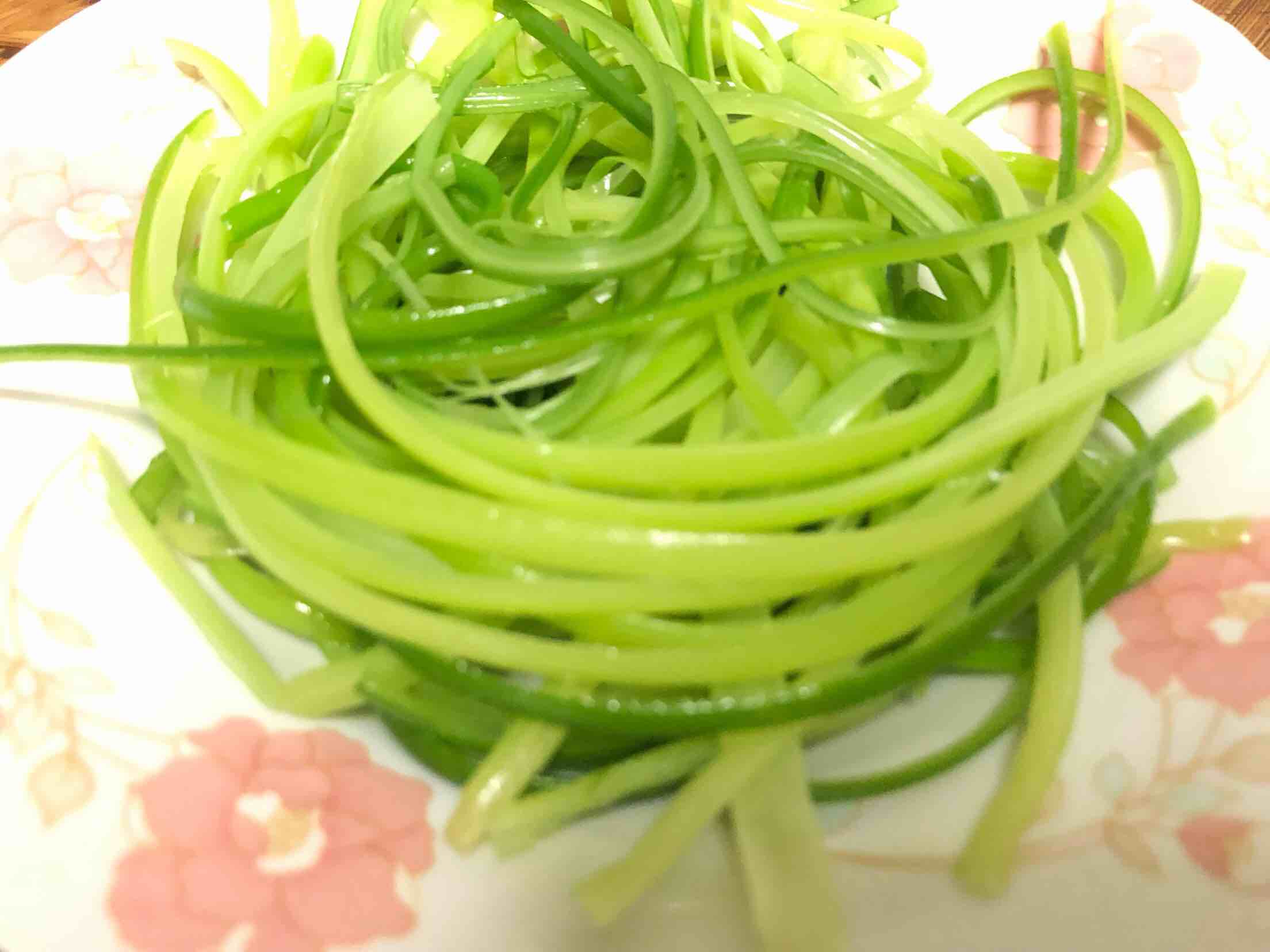 涼拌蒜薹的做法-家常味拌菜譜-易網健康養生網 涼拌蒜薹的做法-家常味拌菜譜