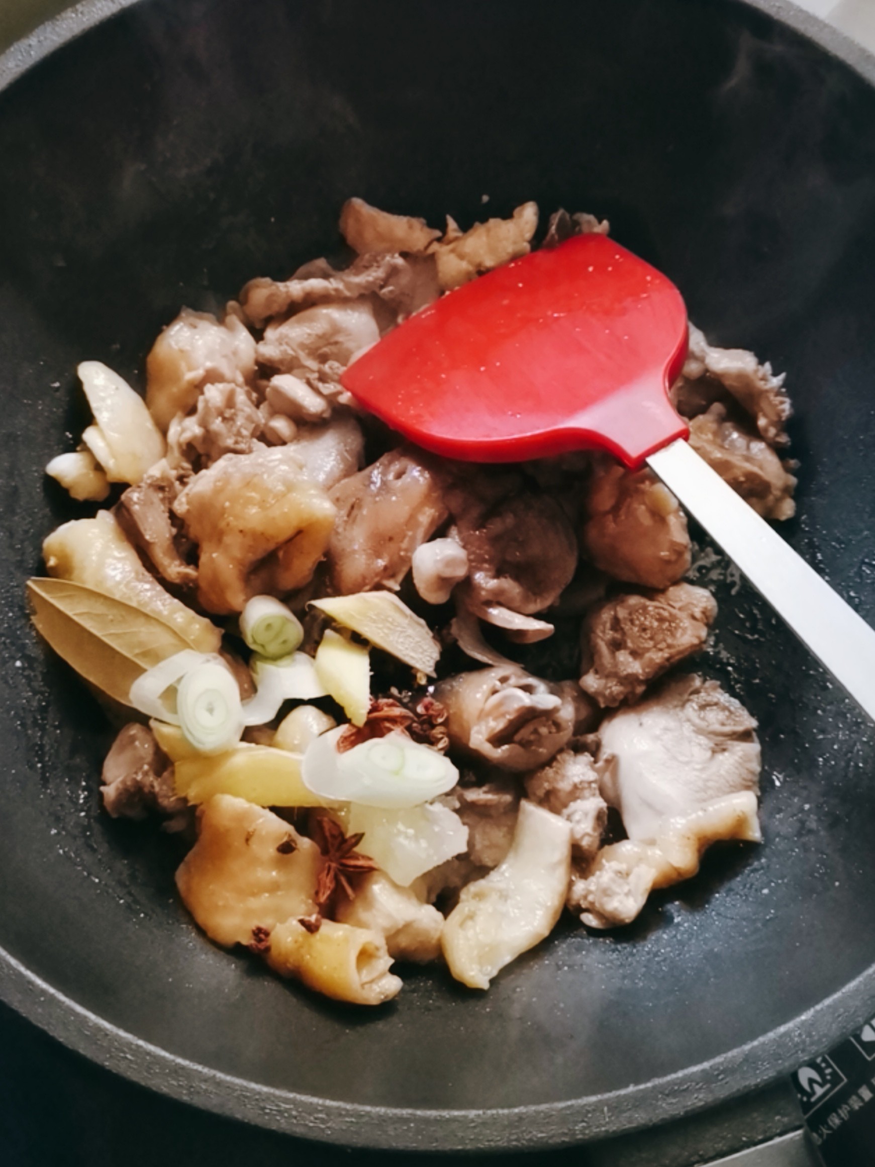 土豆燒雞塊的做法-咸鮮味燒菜譜-易網(wǎng)健康養(yǎng)生網(wǎng) 土豆燒雞塊的做法-咸鮮味燒菜譜