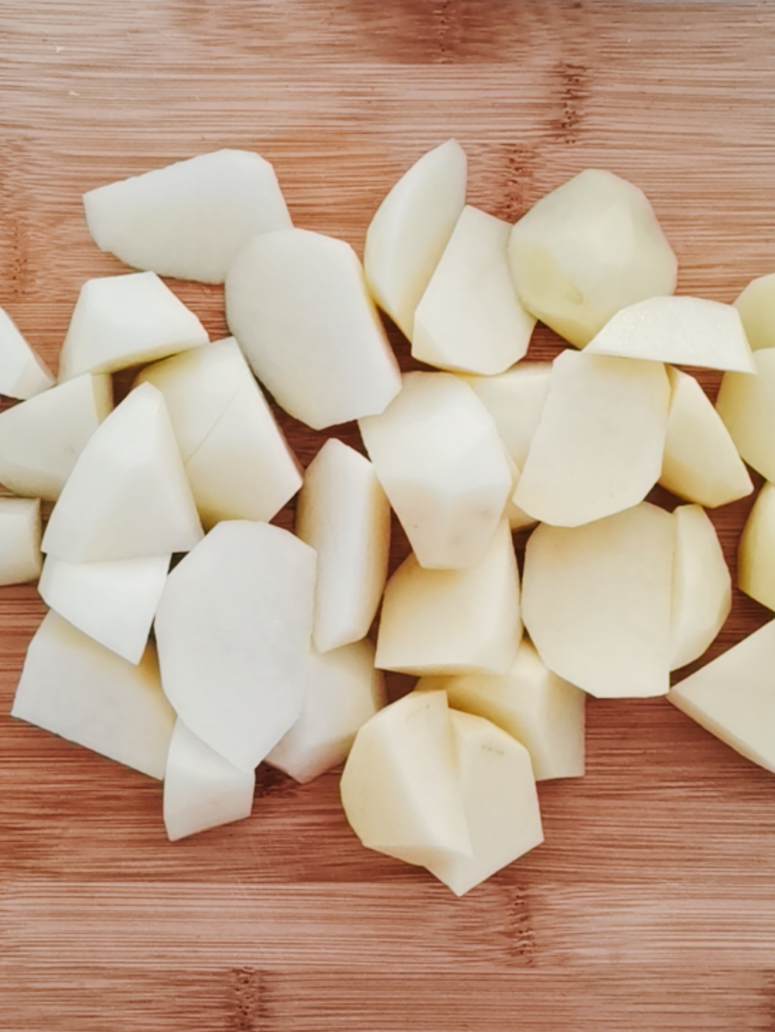 土豆燒雞塊的做法-咸鮮味燒菜譜-易網(wǎng)<a href=http://www.jsjjzhkt.cn/ target=_blank class=infotextkey>健康養(yǎng)生</a>網(wǎng) 土豆燒雞塊的做法-咸鮮味燒菜譜