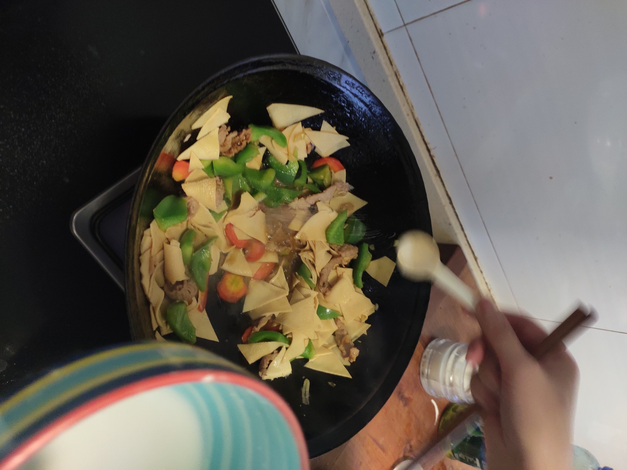 肉炒干豆腐的做法-咸鮮味炒菜譜-易網(wǎng)健康養(yǎng)生網(wǎng) 肉炒干豆腐的做法-咸鮮味炒菜譜