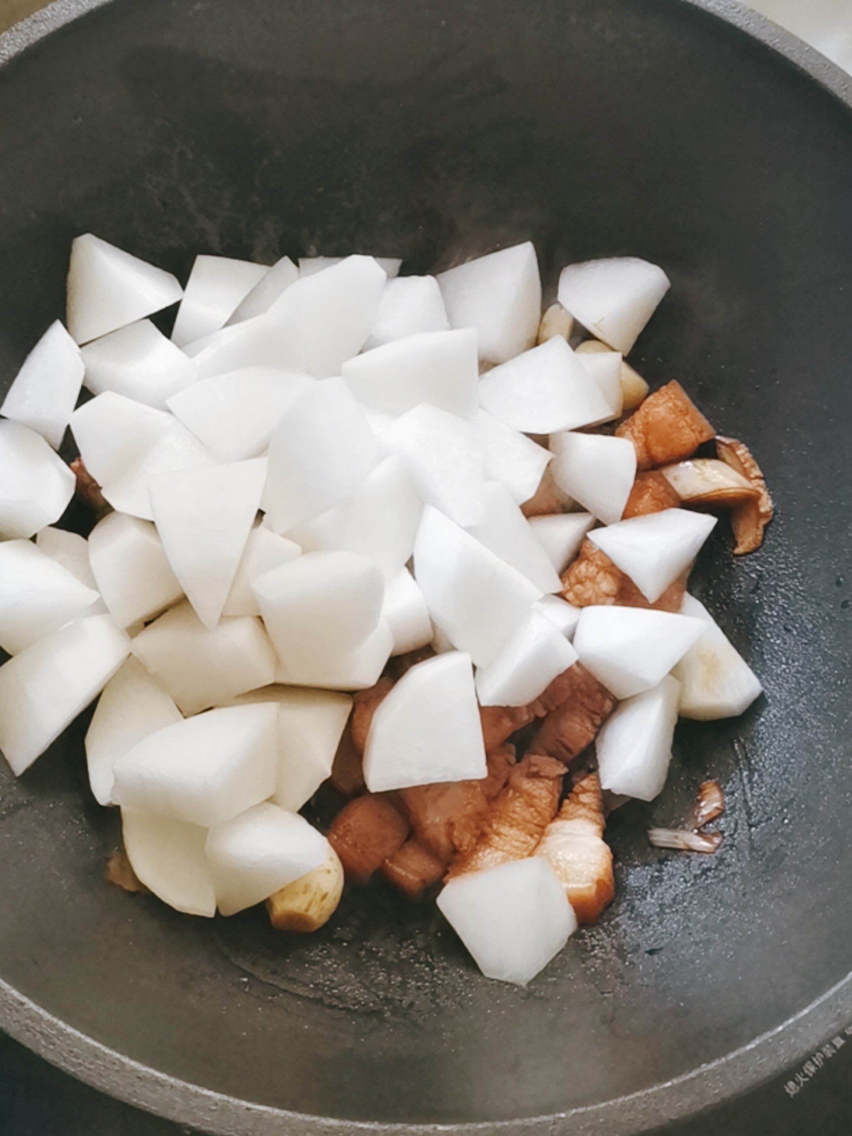 蘿卜燒肉的做法-咸鮮味燒菜譜