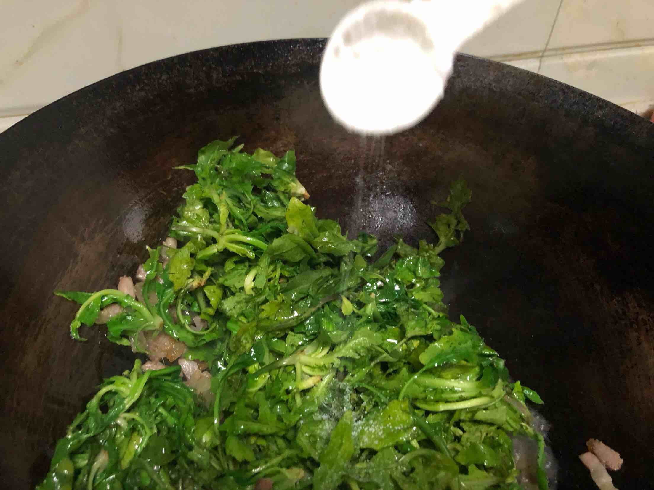 咸肉絲炒薺菜的做法-咸鮮味炒菜譜