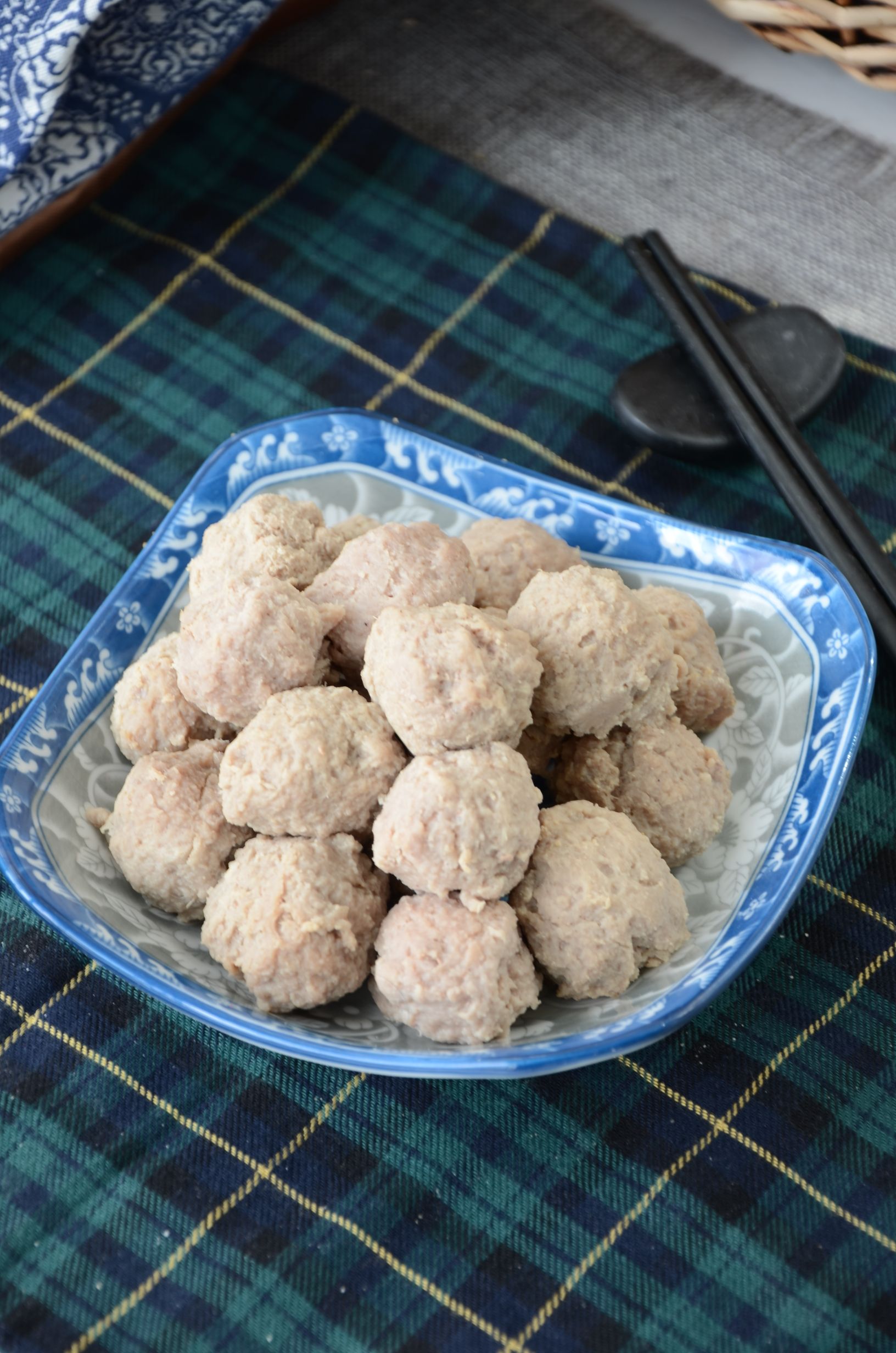 手工牛肉丸的做法-家常味煮菜譜-易網健康養生網 手工牛肉丸的做法-家常味煮菜譜