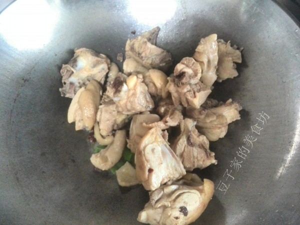炒雞腿的做法-家常味炒菜譜