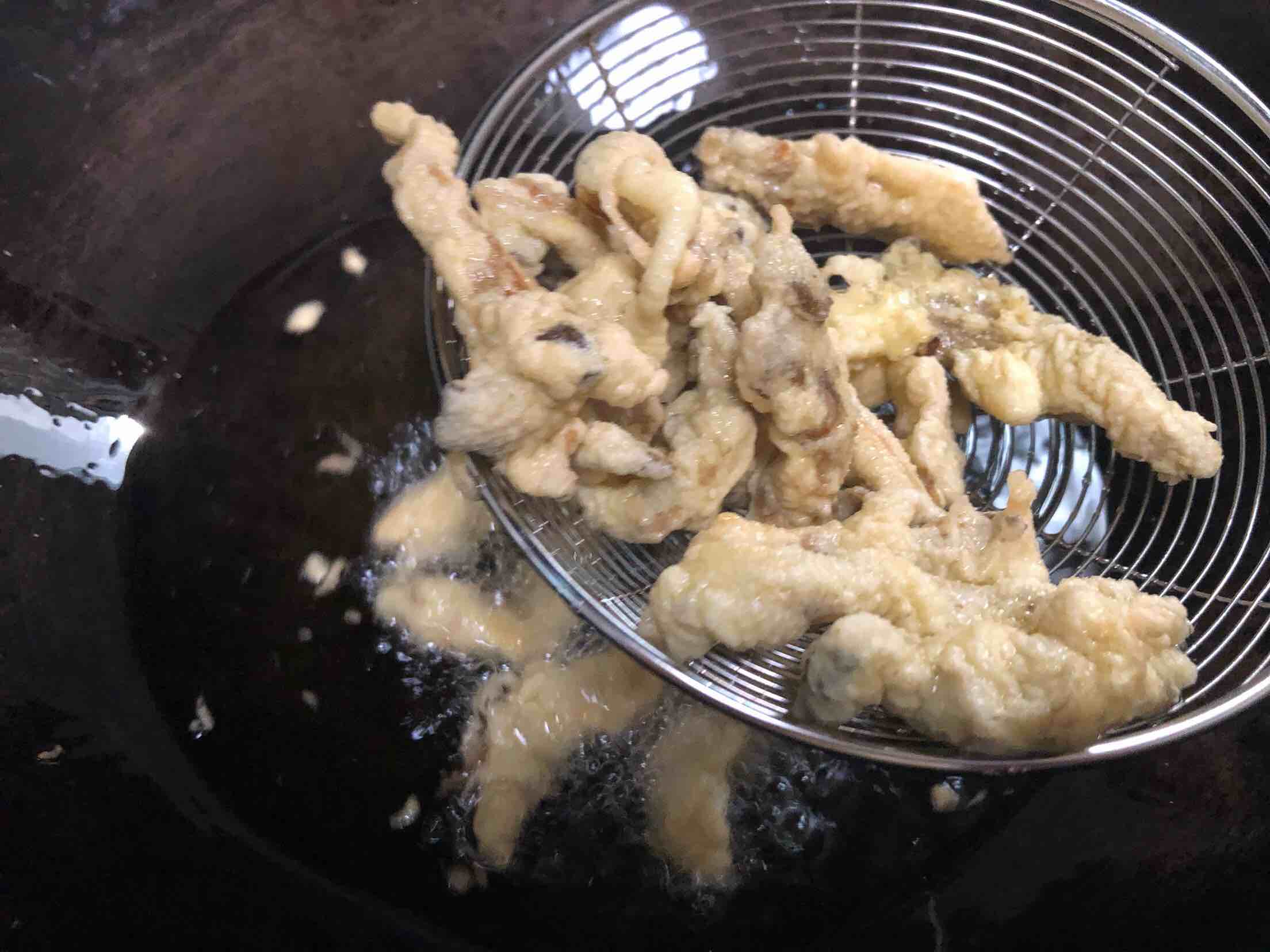 椒鹽平菇的做法-家常味炸菜譜