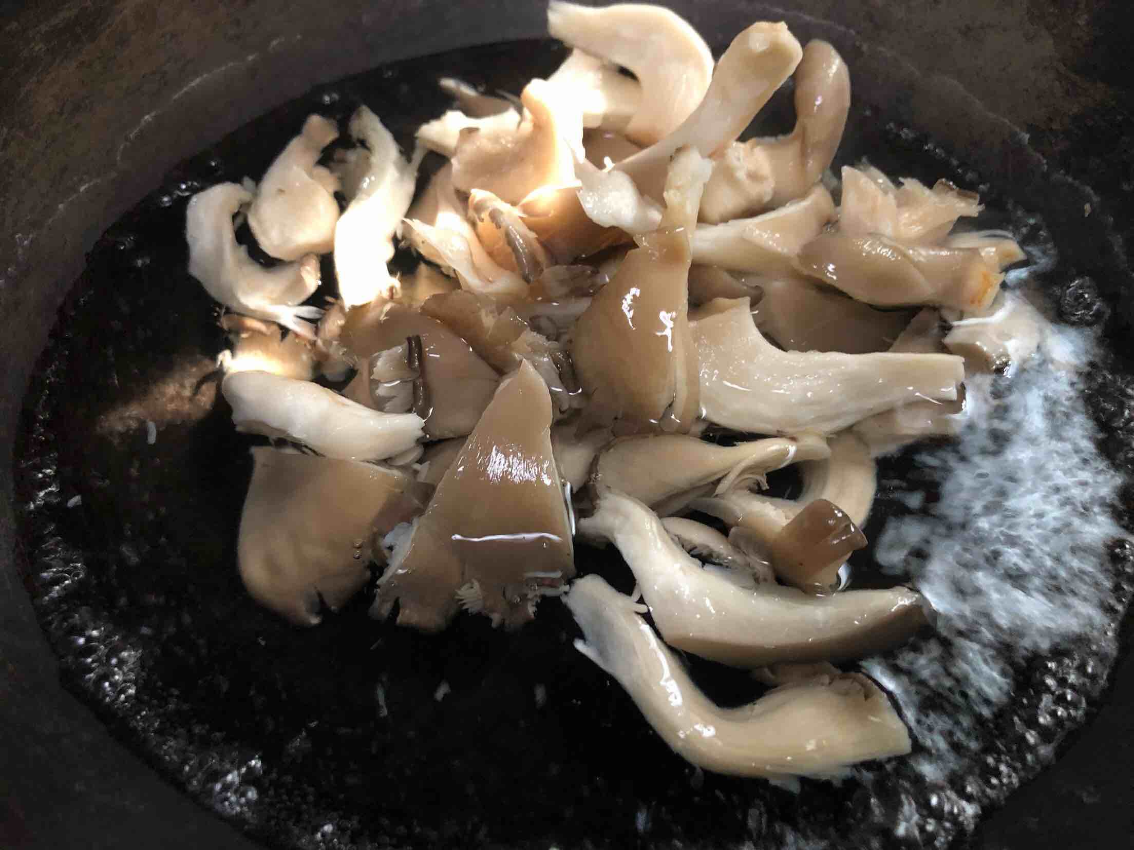 椒鹽平菇的做法-家常味炸菜譜