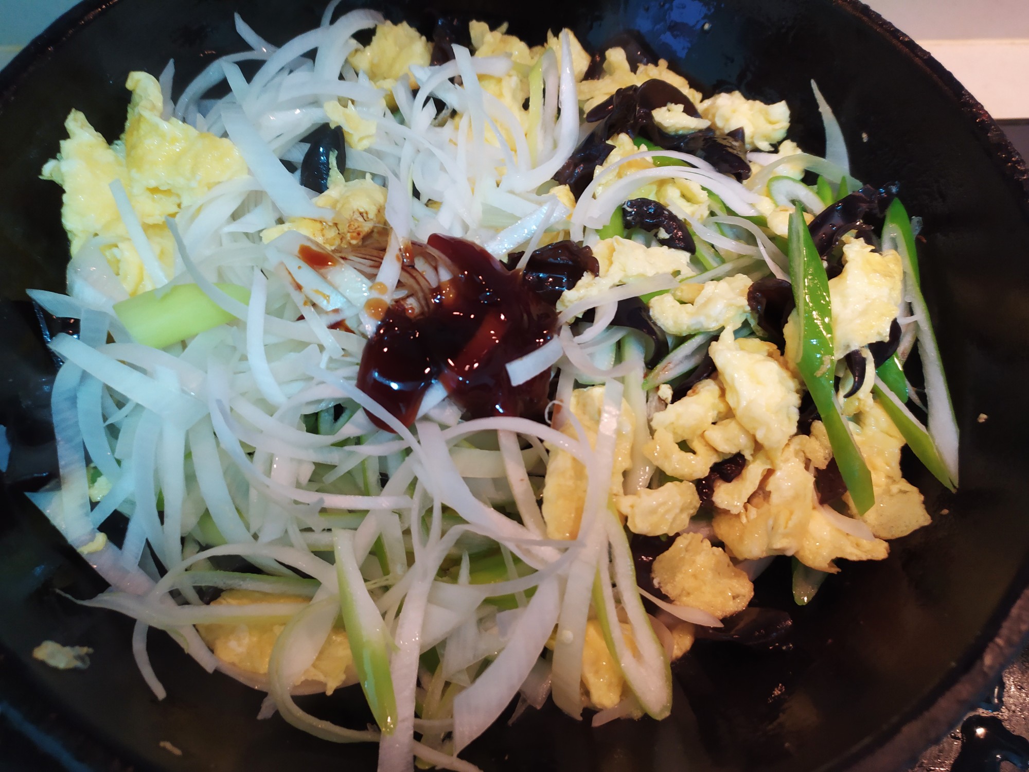 蔥白炒雞蛋木耳的做法-家常味炒菜譜-易網健康養生網 蔥白炒雞蛋木耳的做法-家常味炒菜譜