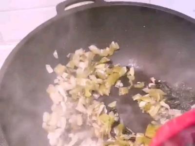 咸菜炒豆干的做法-咸鮮味炒菜譜