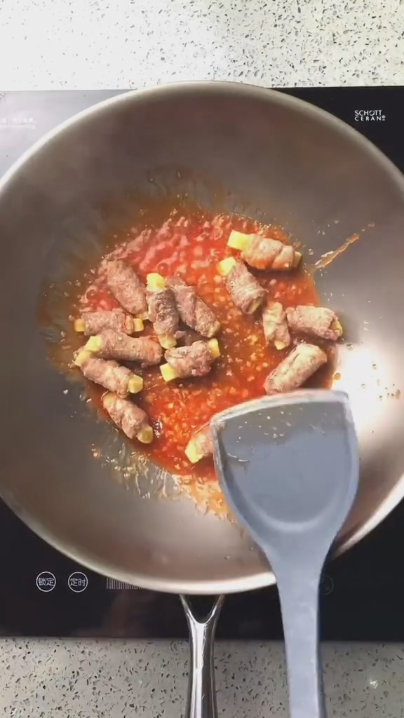 土豆里脊肉卷的做法-家常味炒菜譜