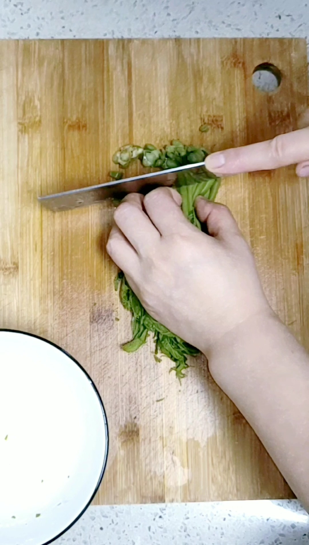 香椿芽炒蛋--春天來了的做法-咸鮮味炒菜譜-易網健康養生網 香椿芽炒蛋--春天來了的做法-咸鮮味炒菜譜