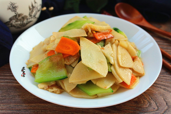 筍炒黃瓜片的做法-家常味炒菜譜-易網健康養生網 筍炒黃瓜片的做法-家常味炒菜譜