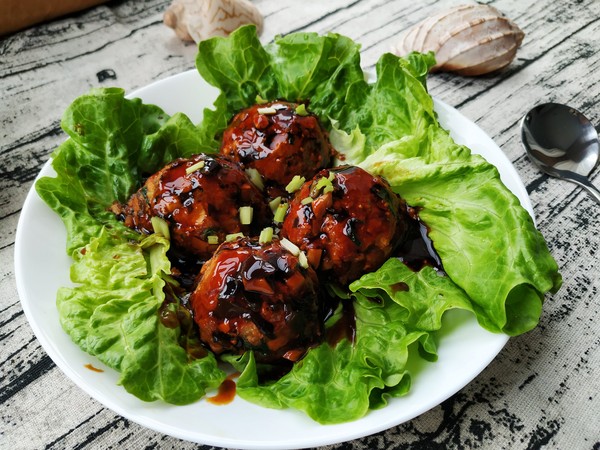 沒有豬肉的株肉獅子頭的做法-醬香味燉菜譜-易網健康養生網 沒有豬肉的株肉獅子頭的做法-醬香味燉菜譜