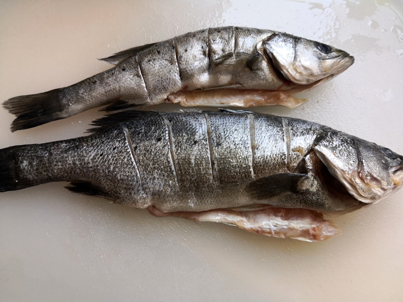 鱸魚燉蘿卜的做法-家常味燉菜譜-易網<a href=http://www.jsjjzhkt.cn/ target=_blank class=infotextkey>健康養生</a>網 鱸魚燉蘿卜的做法-家常味燉菜譜