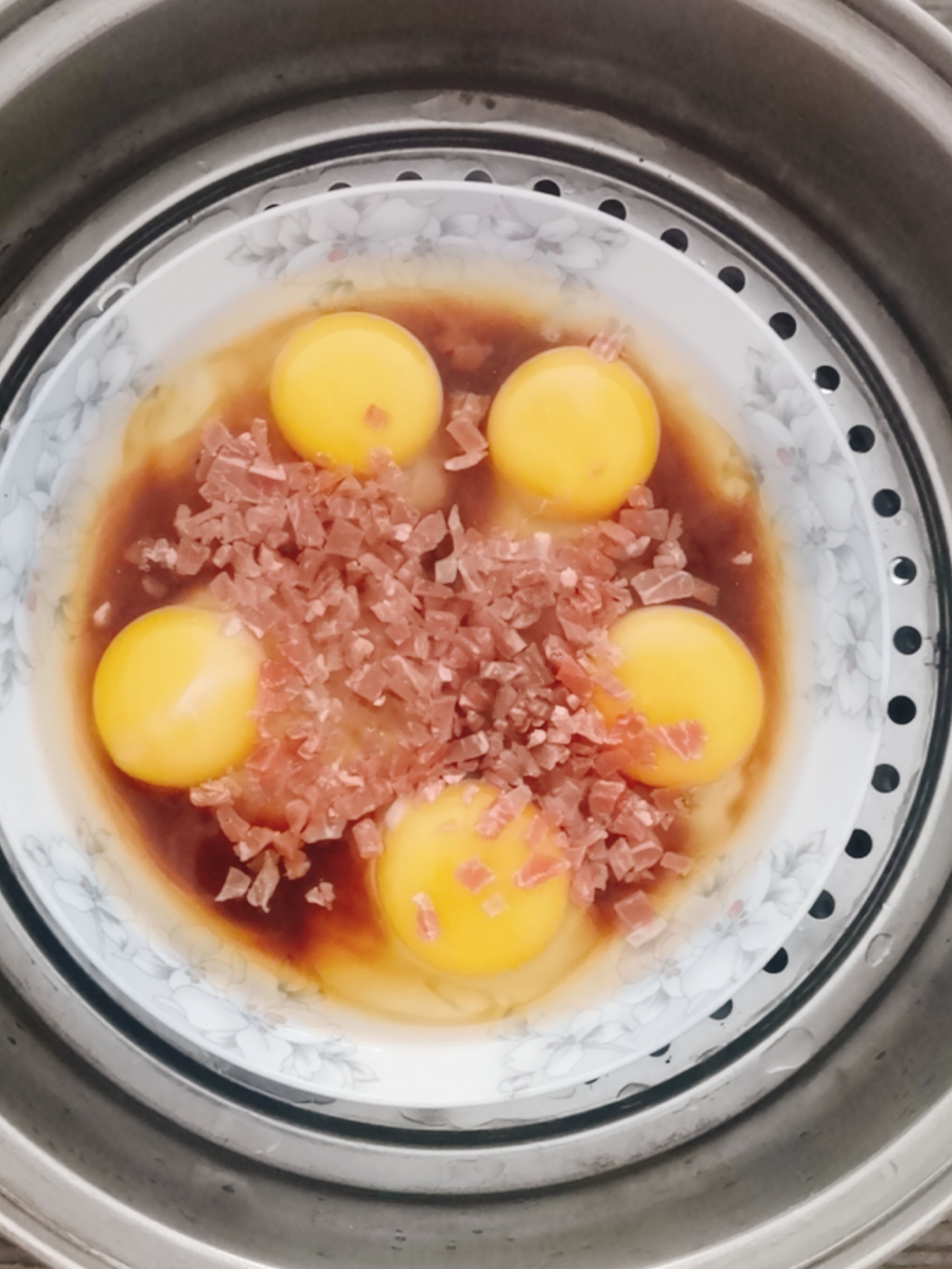 火腿窩蛋的做法-咸鮮味蒸菜譜-易網健康養生網 火腿窩蛋的做法-咸鮮味蒸菜譜