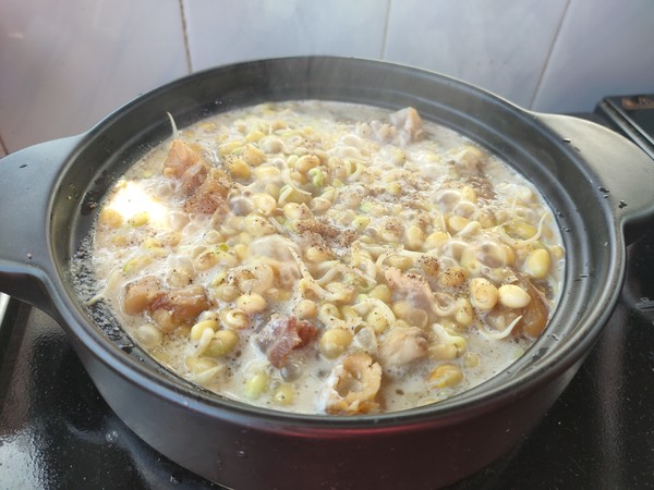 豬腳燉黃豆芽的做法-家常味燉菜譜-易網健康養生網 豬腳燉黃豆芽的做法-家常味燉菜譜