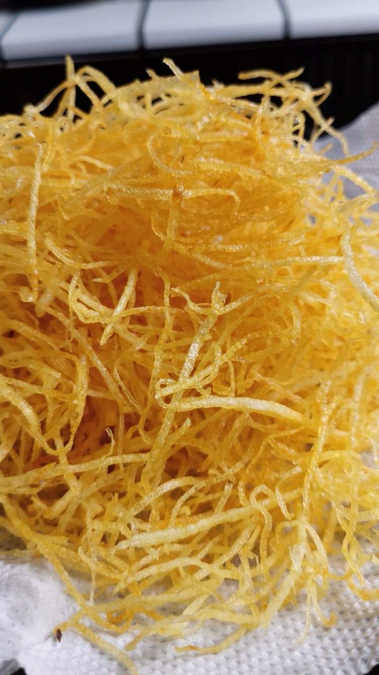 土豆絲成就了“金絲鳳尾蝦”的做法-咸鮮味炸菜譜-易網健康養生網 土豆絲成就了“金絲鳳尾蝦”的做法-咸鮮味炸菜譜