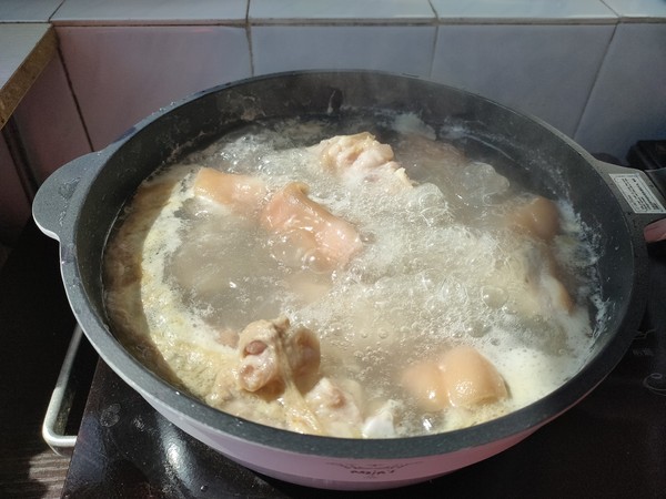 豬腳燉黃豆芽的做法-家常味燉菜譜-易網健康養生網 豬腳燉黃豆芽的做法-家常味燉菜譜