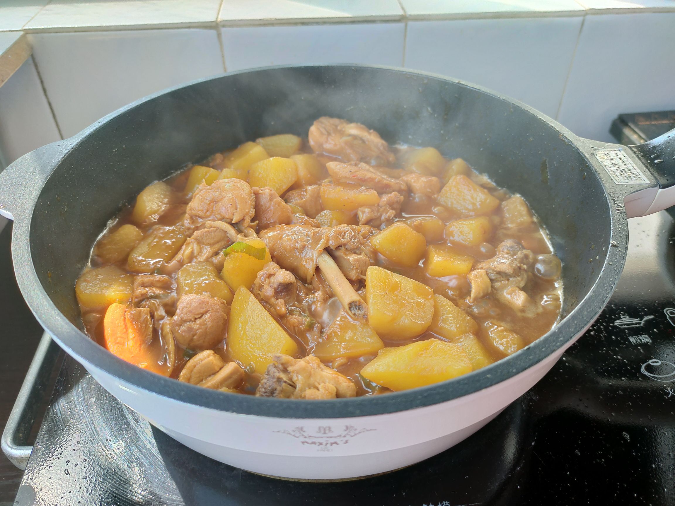 醬香土豆雞塊的家常做法,土豆的軟糯配上雞肉的湯汁,營養又好吃的做法-家常味燉菜譜-易網健康養生網 醬香土豆雞塊的家常做法,土豆的軟糯配上雞肉的湯汁,營養又好吃的做法-家常味燉菜譜