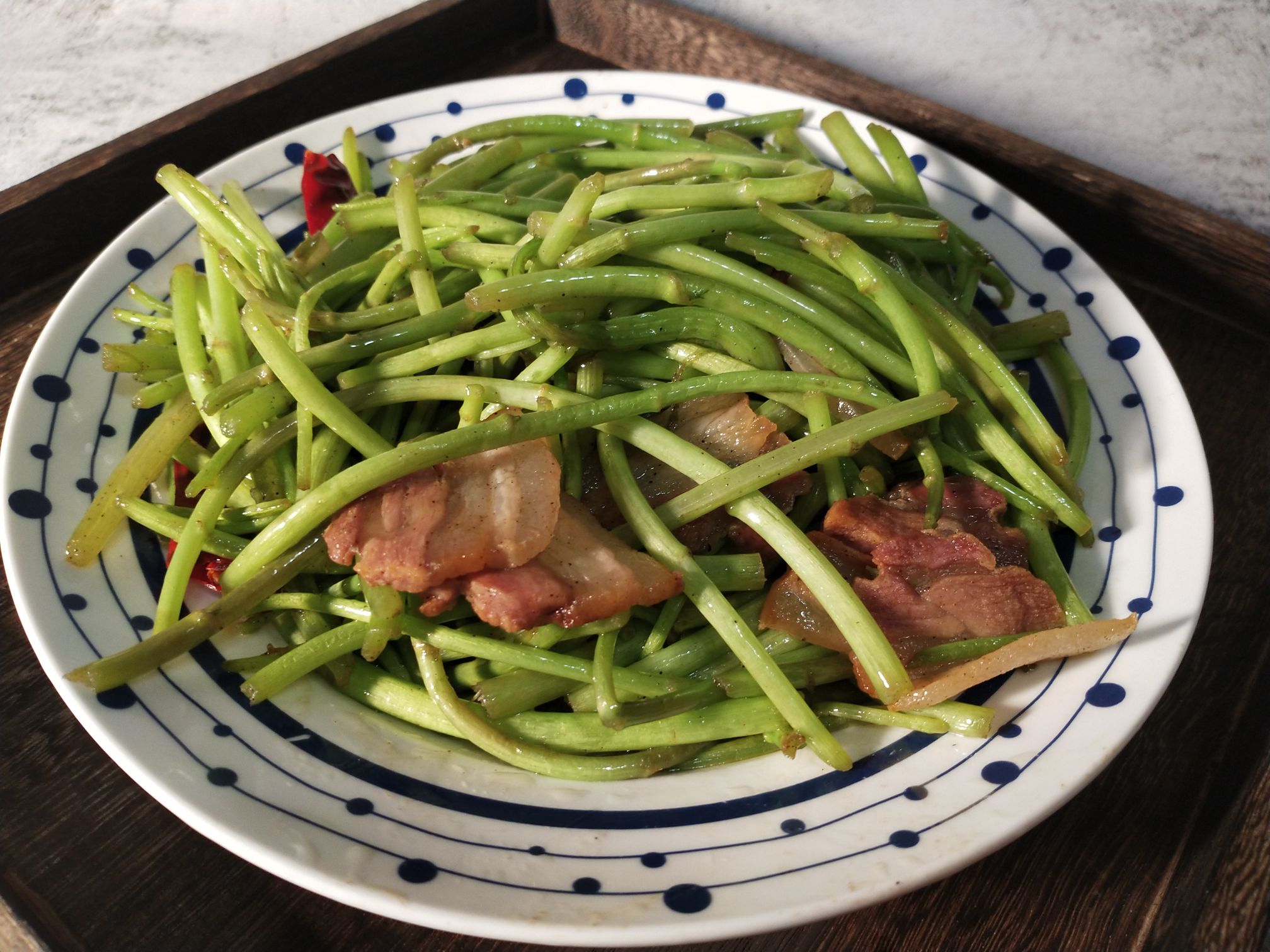 藜蒿炒臘肉的做法-家常味炒菜譜-易網健康養生網 藜蒿炒臘肉的做法-家常味炒菜譜