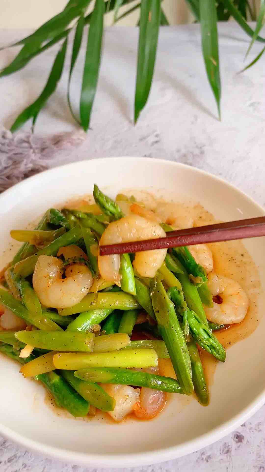 蘆筍炒蝦仁的做法-家常味炒菜譜-易網健康養生網 蘆筍炒蝦仁的做法-家常味炒菜譜