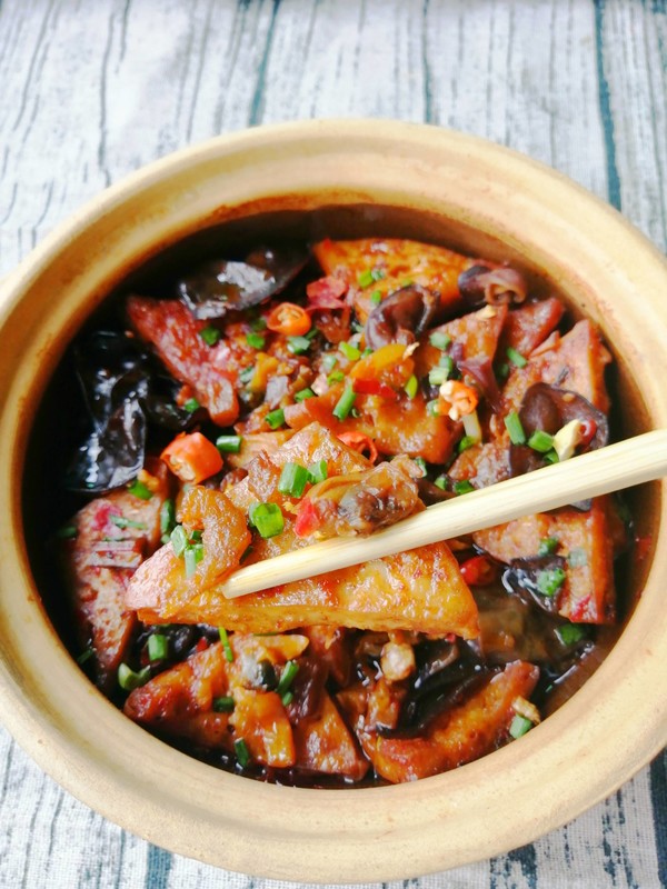 杏鮑菇蝦仁花哈醬豆腐煲的做法-香辣味燒菜譜-易網(wǎng)健康養(yǎng)生網(wǎng) 杏鮑菇蝦仁花哈醬豆腐煲的做法-香辣味燒菜譜