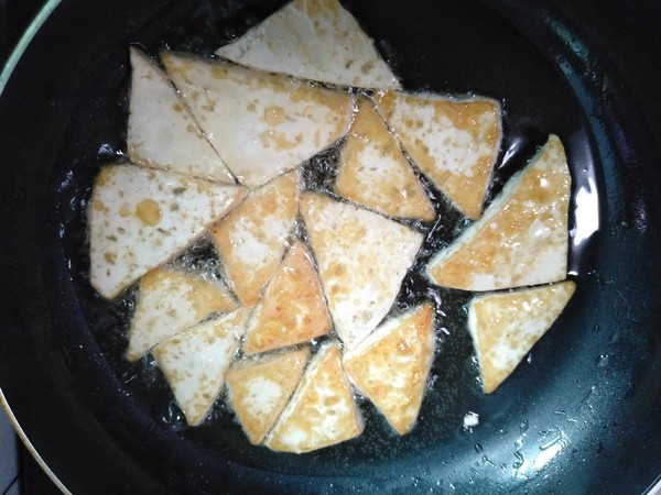 杏鮑菇蝦仁花哈醬豆腐煲的做法-香辣味燒菜譜-易網(wǎng)健康養(yǎng)生網(wǎng) 杏鮑菇蝦仁花哈醬豆腐煲的做法-香辣味燒菜譜