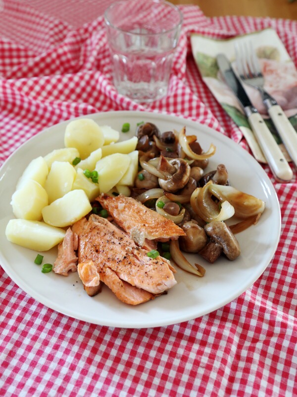 三文魚晚餐的做法-咸鮮味煎菜譜-易網健康養生網 三文魚晚餐的做法-咸鮮味煎菜譜