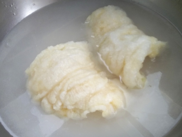 洋蔥炒魚鰾的做法-咸鮮味炒菜譜-易網健康養生網 洋蔥炒魚鰾的做法-咸鮮味炒菜譜