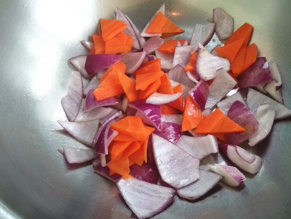 洋蔥炒魚鰾的做法-咸鮮味炒菜譜-易網健康養生網 洋蔥炒魚鰾的做法-咸鮮味炒菜譜