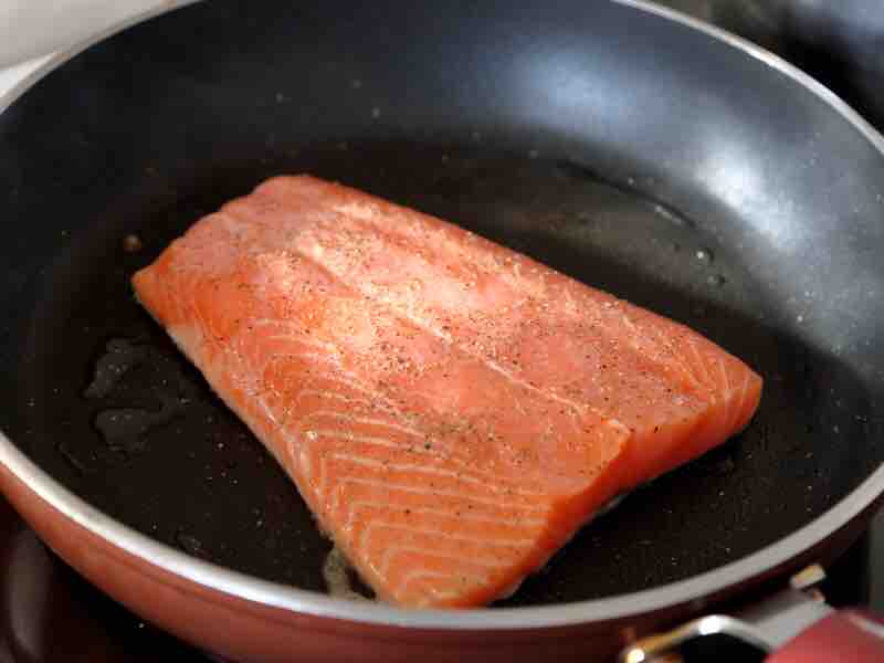 三文魚晚餐的做法-咸鮮味煎菜譜-易網健康養生網 三文魚晚餐的做法-咸鮮味煎菜譜