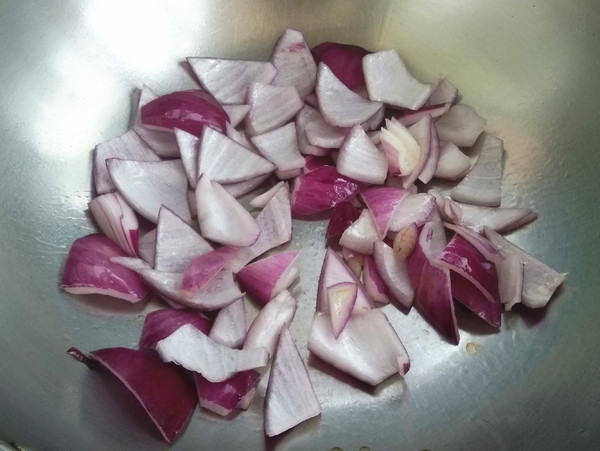 洋蔥炒魚鰾的做法-咸鮮味炒菜譜-易網健康養生網 洋蔥炒魚鰾的做法-咸鮮味炒菜譜