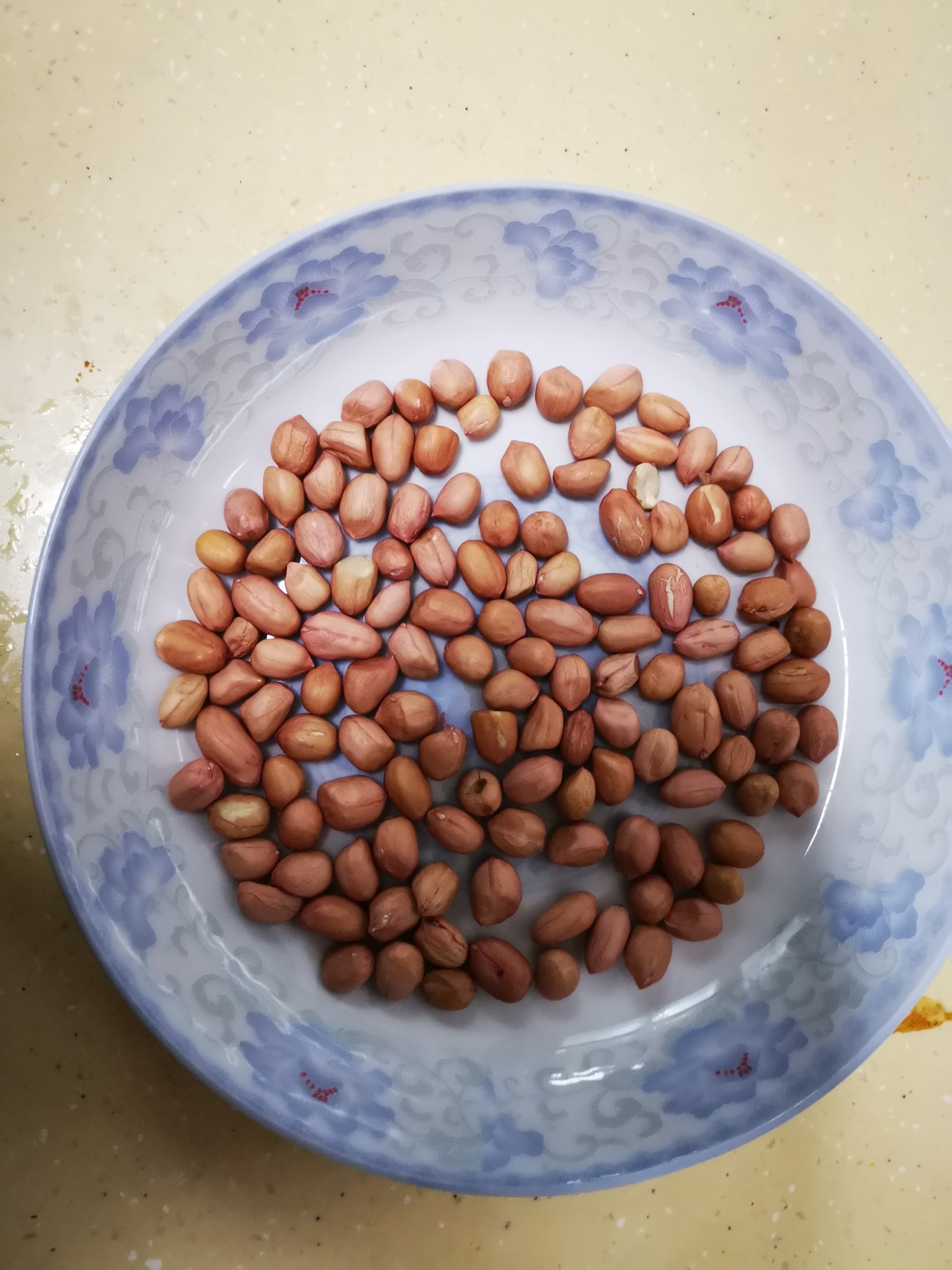 微波爐油炸花生米的做法-家常味微波菜譜-易網(wǎng)<a href=http://www.jsjjzhkt.cn/ target=_blank class=infotextkey>健康養(yǎng)生</a>網(wǎng) 微波爐油炸花生米的做法-家常味微波菜譜