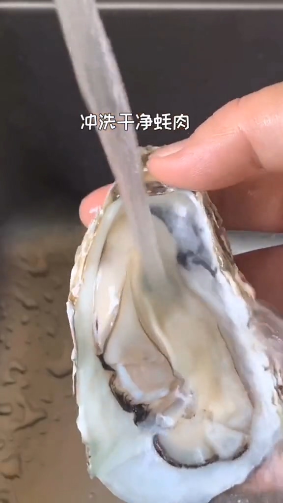 蒜蓉粉絲蒸生蠔的做法-咸鮮味蒸菜譜-易網<a href=http://www.jsjjzhkt.cn/ target=_blank class=infotextkey>健康養生</a>網 蒜蓉粉絲蒸生蠔的做法-咸鮮味蒸菜譜