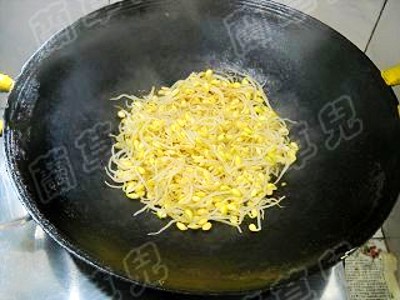 干香如意木耳的做法-家常味炒菜譜-易網(wǎng)健康養(yǎng)生網(wǎng) 干香如意木耳的做法-家常味炒菜譜