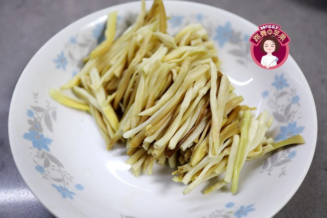 炒苜蓿肉的做法-家常味炒菜譜-易網(wǎng)健康養(yǎng)生網(wǎng) 炒苜蓿肉的做法-家常味炒菜譜