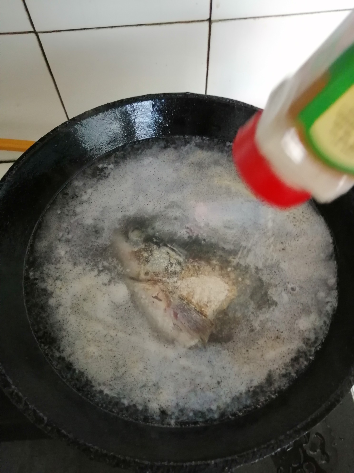 清燉魚頭湯的做法-咸鮮味燉菜譜