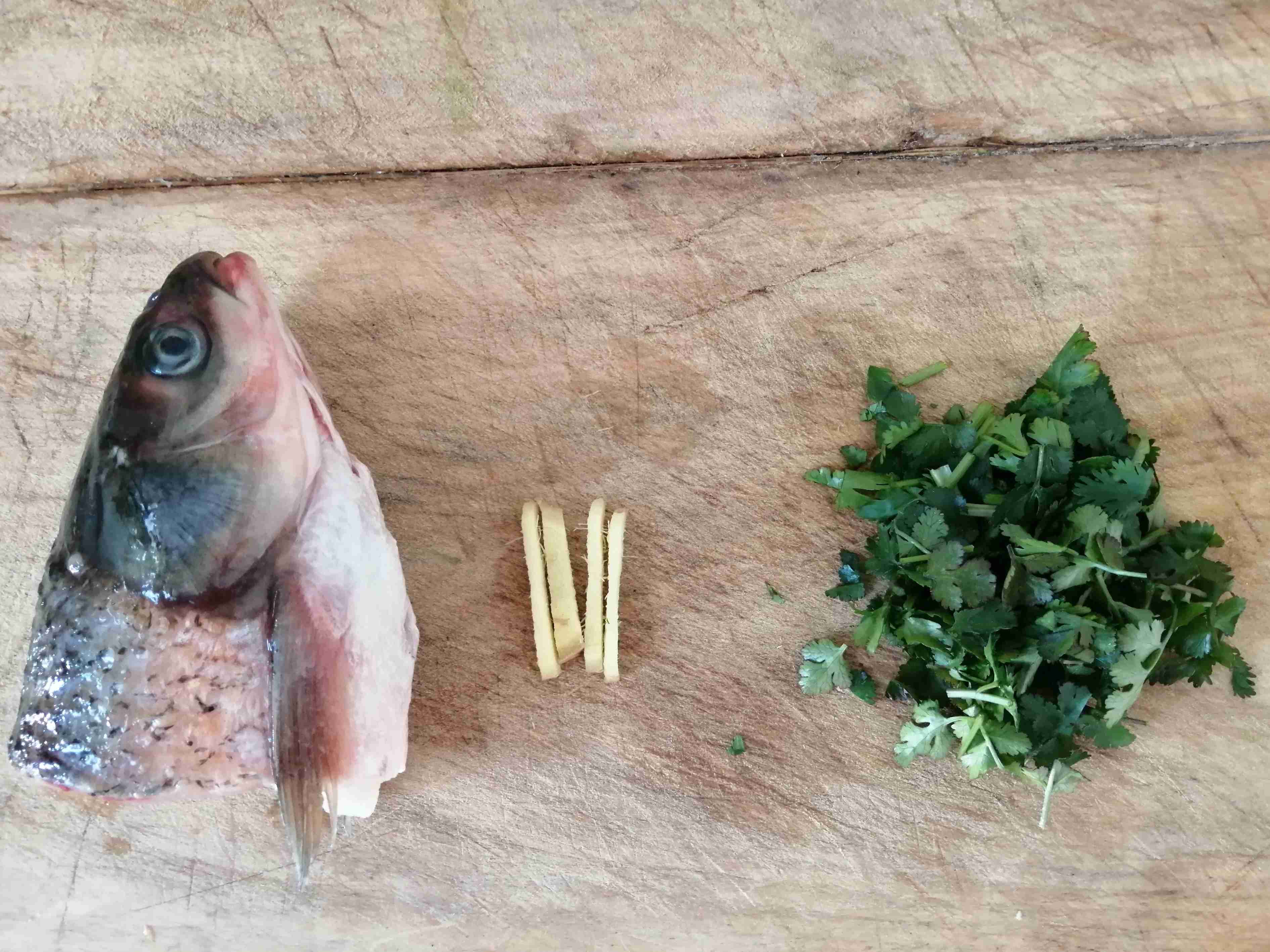 清燉魚頭湯的做法-咸鮮味燉菜譜