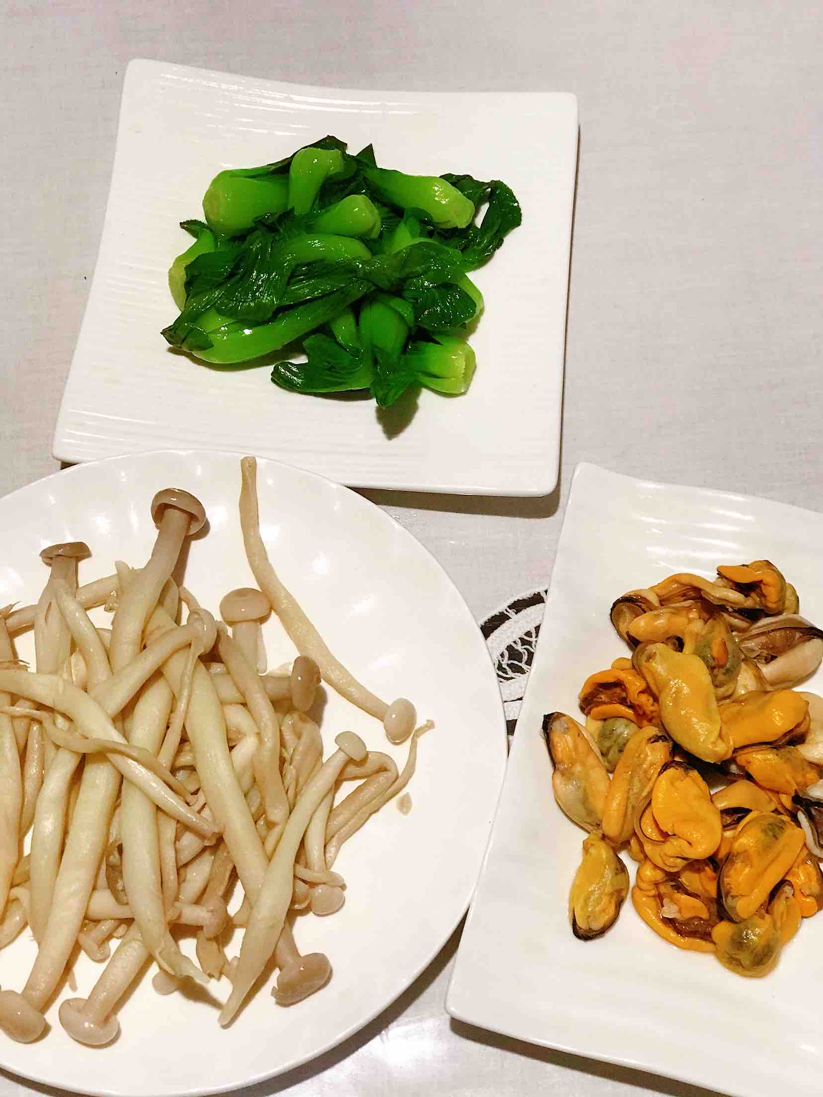 鮮美可口營養豐富的海鮮菇油菜拌海虹的做法-咸鮮味拌菜譜-易網健康養生網 鮮美可口營養豐富的海鮮菇油菜拌海虹的做法-咸鮮味拌菜譜