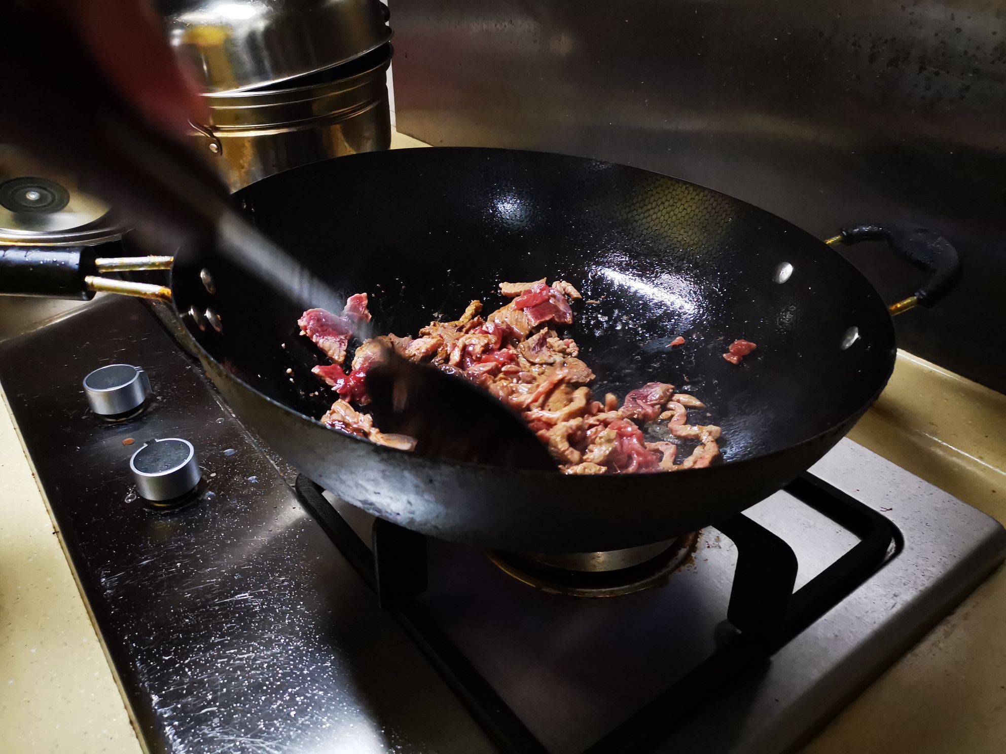 甜椒炒牛肉的做法-家常味炒菜譜-易網健康養生網 甜椒炒牛肉的做法-家常味炒菜譜