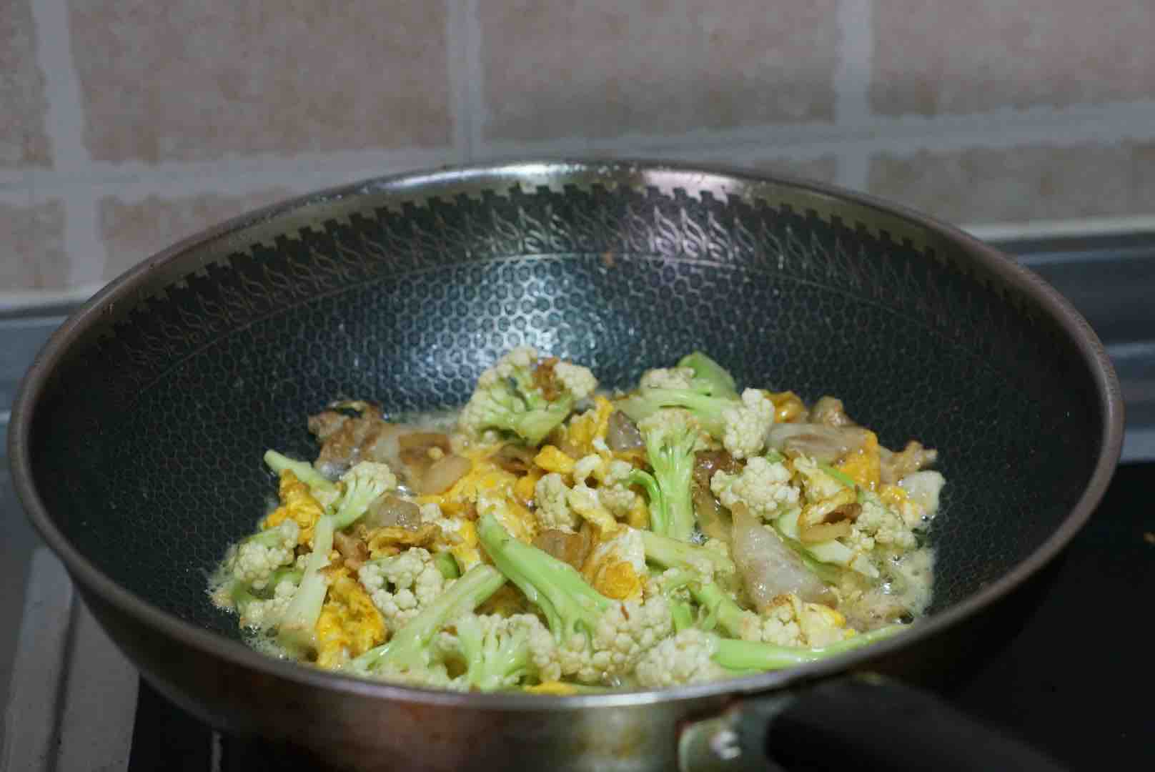 油渣花菜炒年糕的做法-家常味炒菜譜-易網健康養生網 油渣花菜炒年糕的做法-家常味炒菜譜