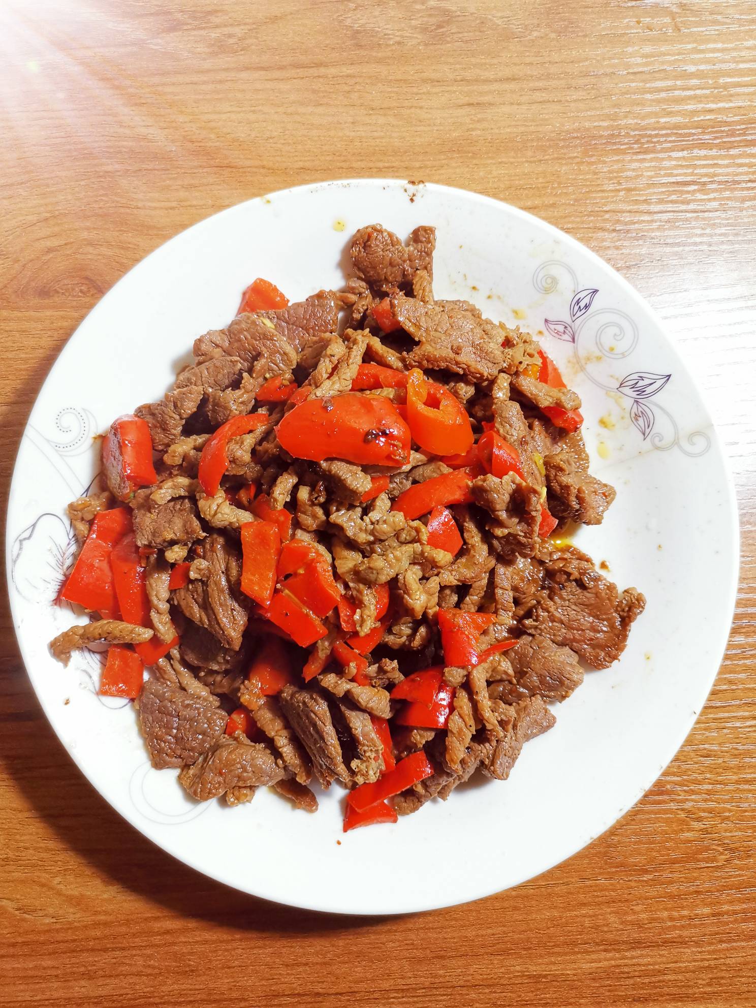 甜椒炒牛肉的做法-家常味炒菜譜-易網健康養生網 甜椒炒牛肉的做法-家常味炒菜譜