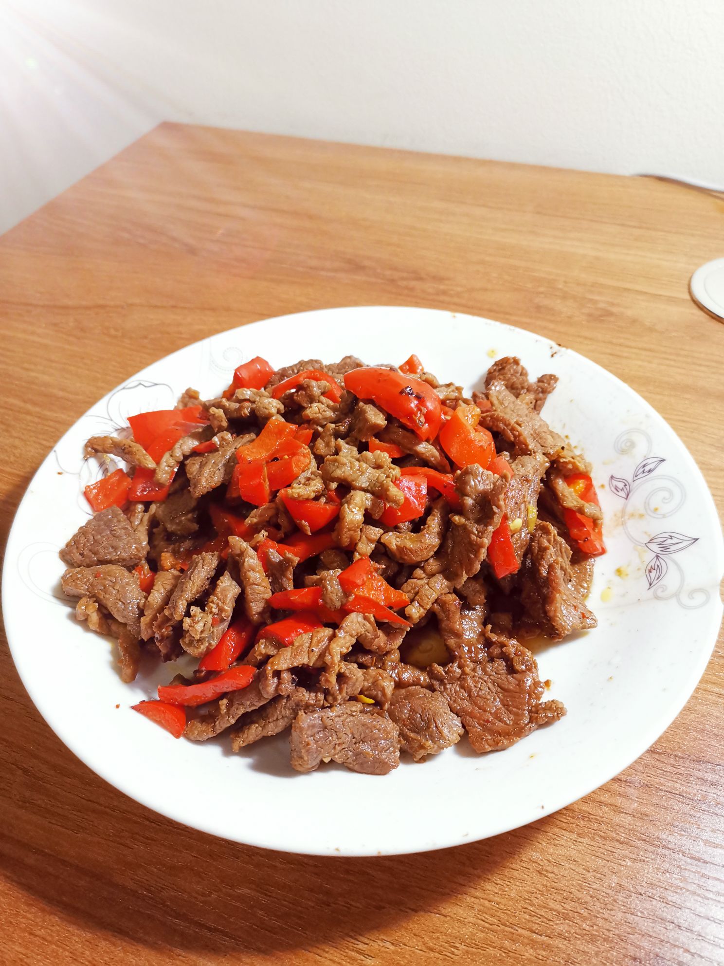 甜椒炒牛肉的做法-家常味炒菜譜-易網健康養生網 甜椒炒牛肉的做法-家常味炒菜譜