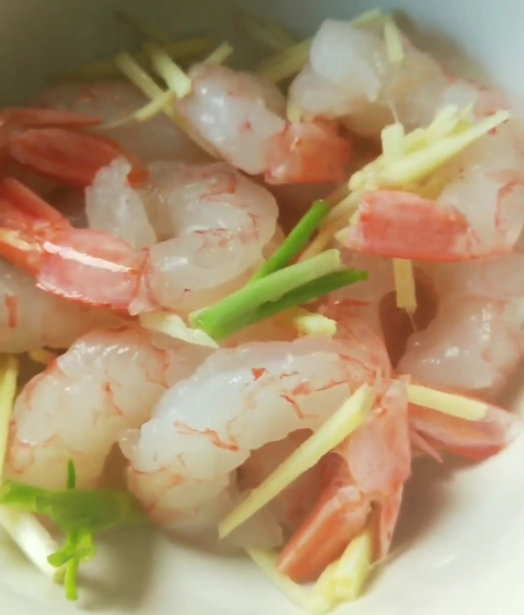 蒜香椒鹽蝦的做法-蒜香味炒菜譜-易網<a href=http://www.jsjjzhkt.cn/ target=_blank class=infotextkey>健康養生</a>網 蒜香椒鹽蝦的做法-蒜香味炒菜譜